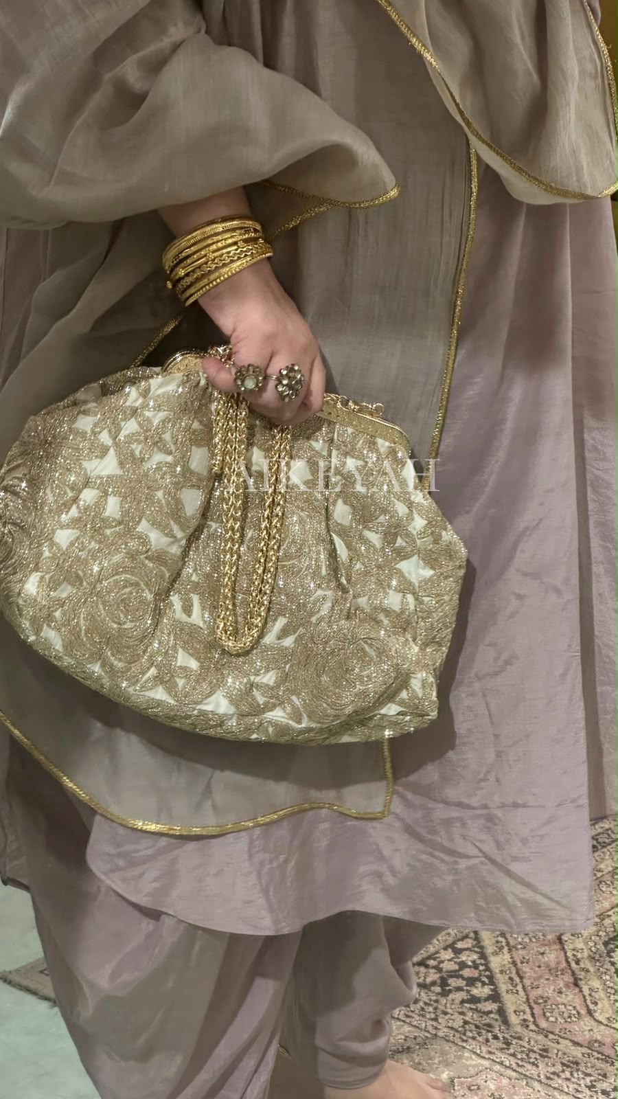 Dua purse